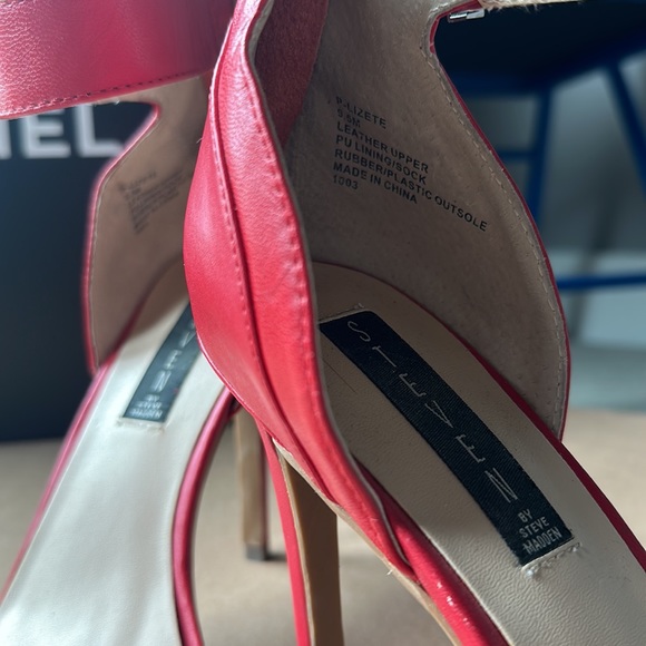 Red heels - Picture 10 of 11